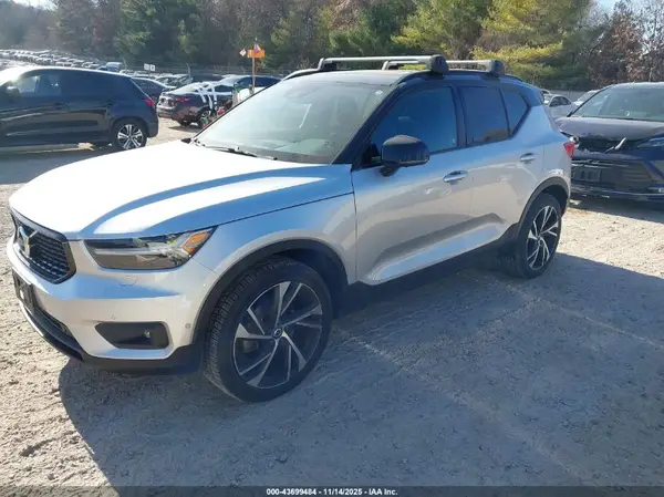 YV4162UM5K2096501 2019 VOLVO XC40 - Image 2