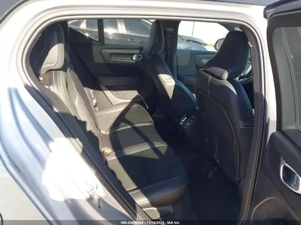 YV4162UM5K2096501 2019 VOLVO XC40 - Image 8