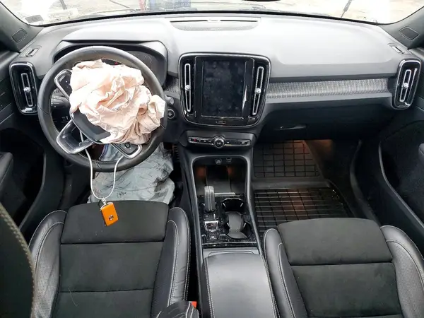 YV4162UM5M2403832 2021 VOLVO XC40 - Image 8