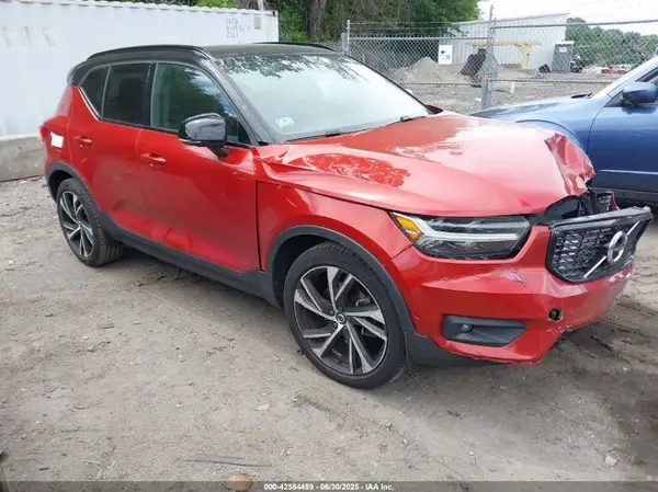 YV4162UM5M2416628 2021 VOLVO XC40 - Image 1
