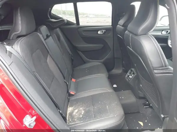 YV4162UM5M2416628 2021 VOLVO XC40 - Image 8