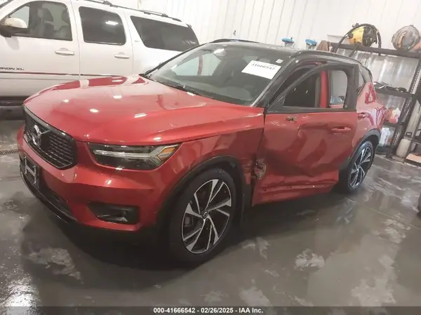 YV4162UM5M2438242 2021 VOLVO XC40 - Image 2