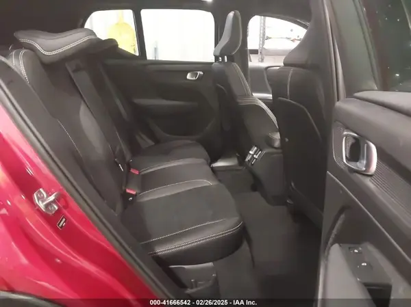 YV4162UM5M2438242 2021 VOLVO XC40 - Image 8