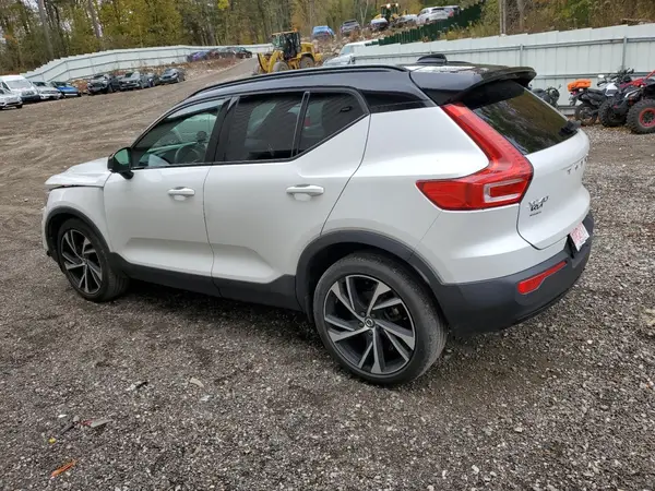 YV4162UM5M2450875 2021 VOLVO XC40 - Image 2