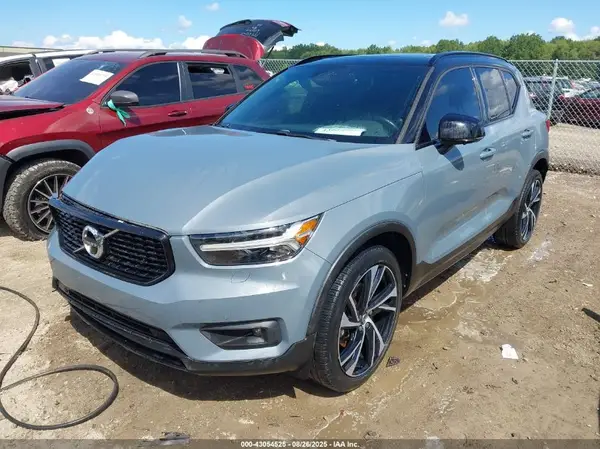 YV4162UM5M2470656 2021 VOLVO XC40 - Image 2