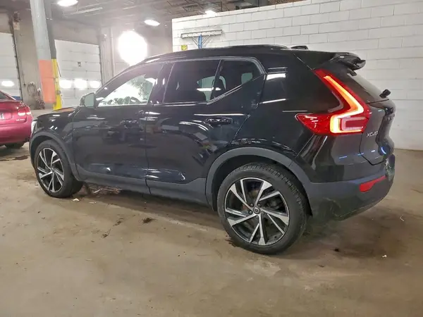 YV4162UM5M2581806 2021 VOLVO XC40 - Image 2