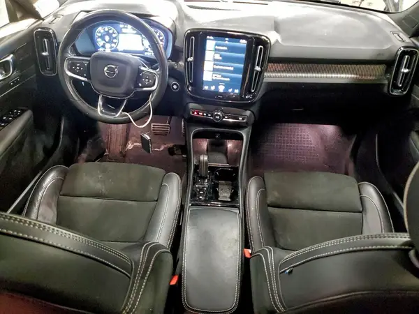 YV4162UM5M2581806 2021 VOLVO XC40 - Image 8