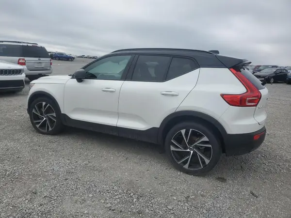 YV4162UM5M2589145 2021 VOLVO XC40 - Image 2