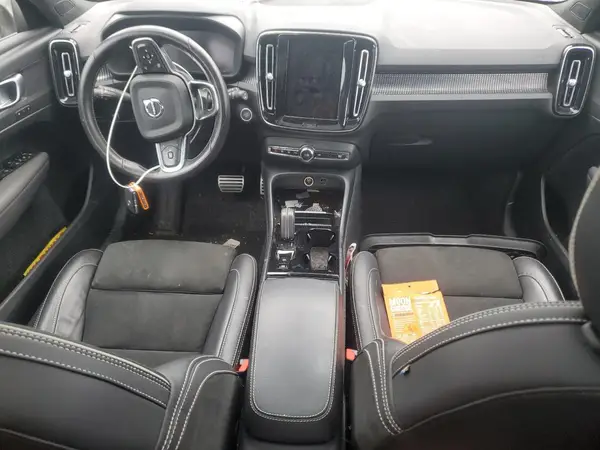 YV4162UM5M2589145 2021 VOLVO XC40 - Image 8