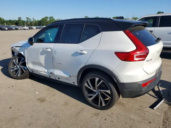 YV4162UM5M2612682 2021 VOLVO XC40 - Image 2