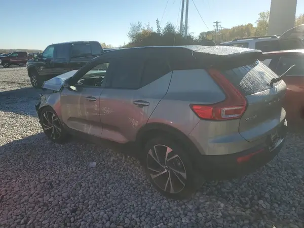 YV4162UM5N2647322 2022 VOLVO XC40 - Image 2