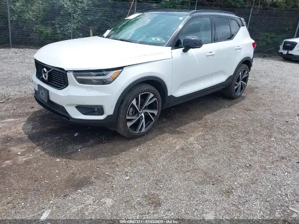 YV4162UM5N2663536 2022 VOLVO XC40 - Image 2