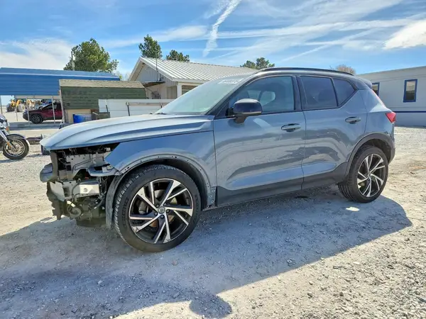 YV4162UM5N2693524 2022 VOLVO XC40 - Image 1