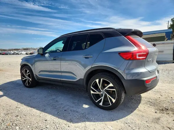 YV4162UM5N2693524 2022 VOLVO XC40 - Image 2