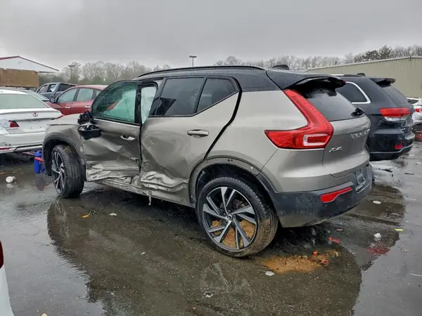 YV4162UM5N2731804 2022 VOLVO XC40 - Image 2