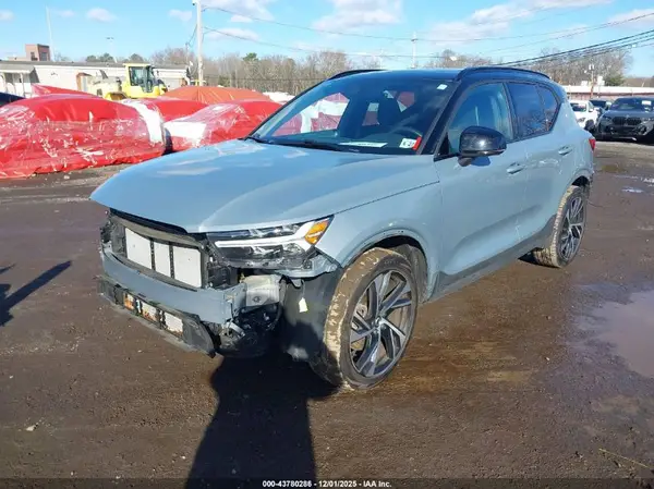 YV4162UM5N2780680 2022 VOLVO XC40 - Image 2