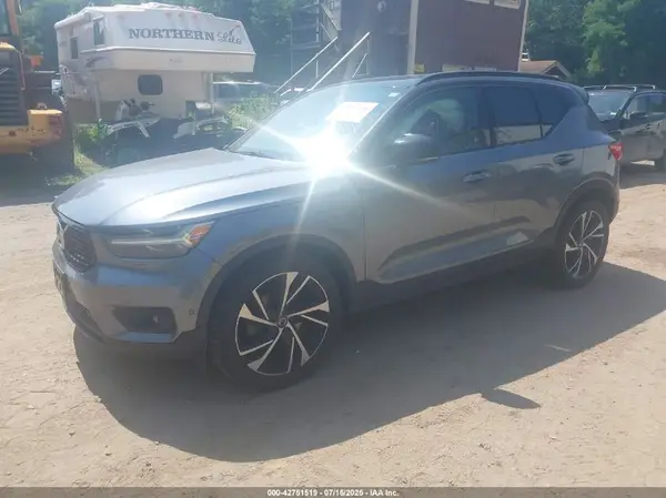 YV4162UM6K2048117 2019 VOLVO XC40 - Image 2