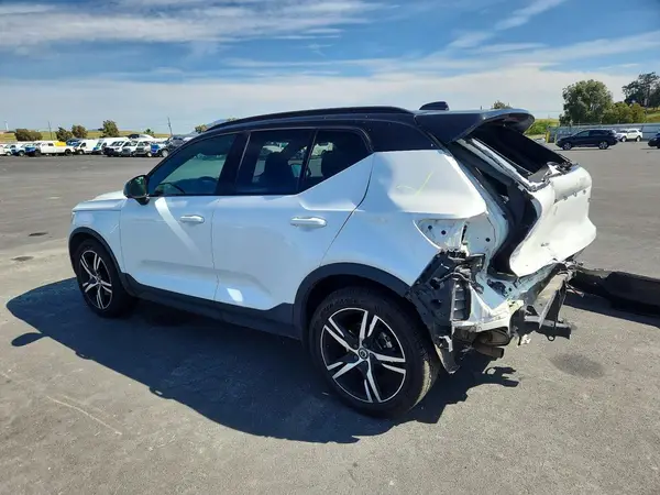 YV4162UM6K2070649 2019 VOLVO XC40 - Image 2