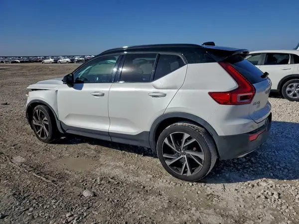 YV4162UM6K2111992 2019 VOLVO XC40 - Image 2