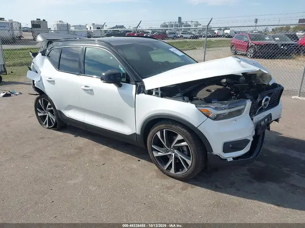 YV4162UM6L2177699 2020 VOLVO XC40 - Image 1