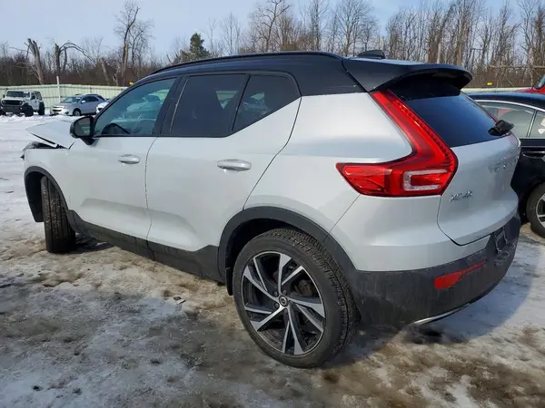 YV4162UM6L2237965 2020 VOLVO XC40 - Image 2