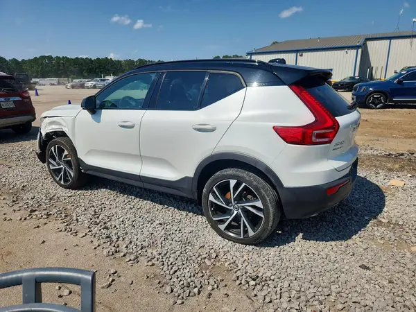 YV4162UM6L2245970 2020 VOLVO XC40 - Image 2