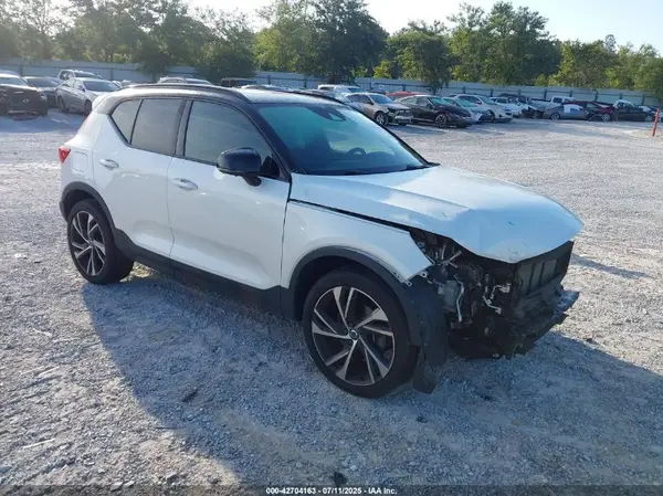 YV4162UM6L2265698 2020 VOLVO XC40 - Image 1