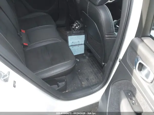 YV4162UM6M2402320 2021 VOLVO XC40 - Image 8