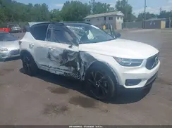 YV4162UM6M2409879 2021 VOLVO XC40