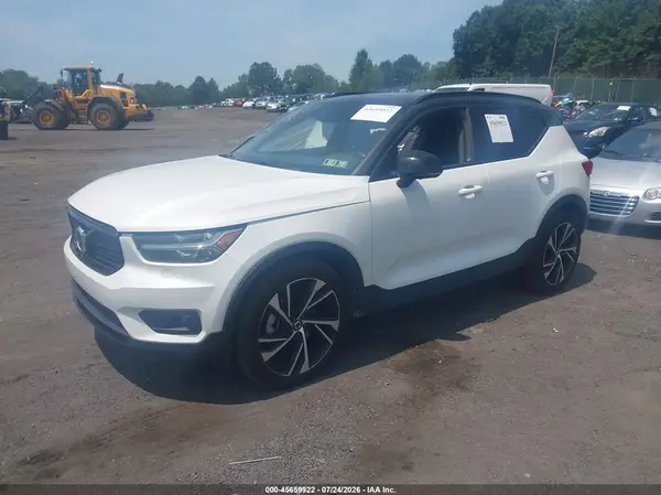 YV4162UM6M2409879 2021 VOLVO XC40 - Image 2