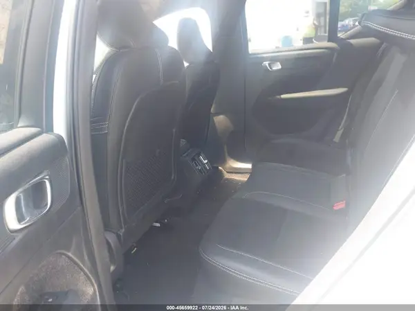 YV4162UM6M2409879 2021 VOLVO XC40 - Image 8