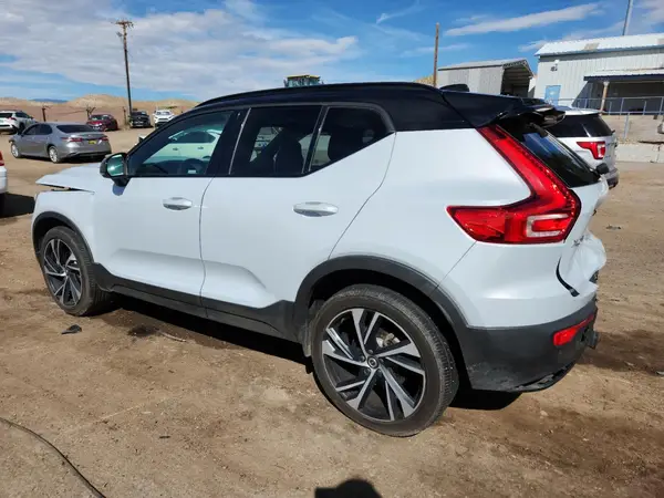 YV4162UM6M2414158 2021 VOLVO XC40 - Image 2