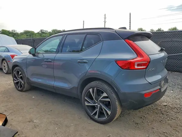 YV4162UM6M2417061 2021 VOLVO XC40 - Image 2