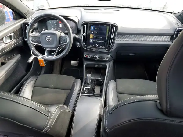 YV4162UM6M2417061 2021 VOLVO XC40 - Image 8