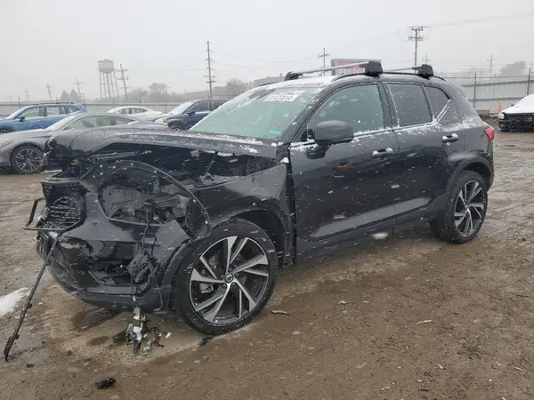 YV4162UM6M2435950 2021 VOLVO XC40 - Image 1