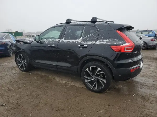 YV4162UM6M2435950 2021 VOLVO XC40 - Image 2