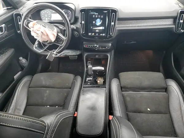 YV4162UM6M2435950 2021 VOLVO XC40 - Image 8