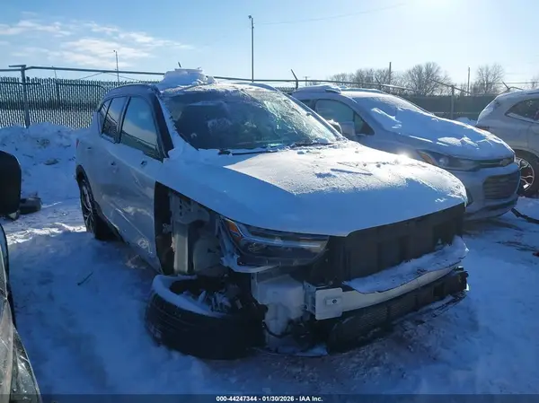 YV4162UM6M2442963 2021 VOLVO XC40 - Image 1