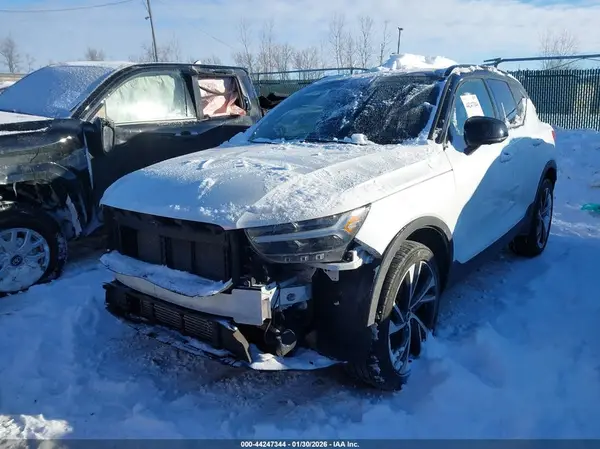 YV4162UM6M2442963 2021 VOLVO XC40 - Image 2