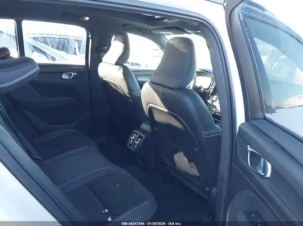 YV4162UM6M2442963 2021 VOLVO XC40 - Image 8