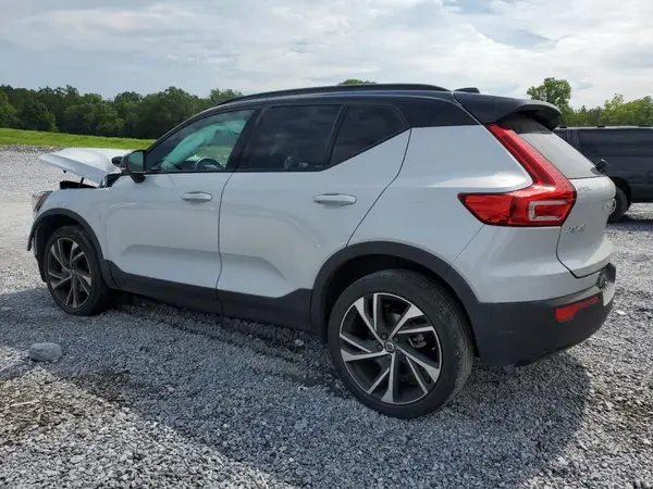 YV4162UM6M2467202 2021 VOLVO XC40 - Image 2