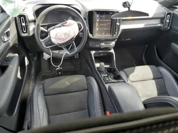 YV4162UM6M2467202 2021 VOLVO XC40 - Image 8