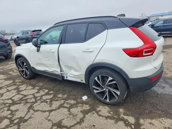 YV4162UM6M2468172 2021 VOLVO XC40 - Image 2