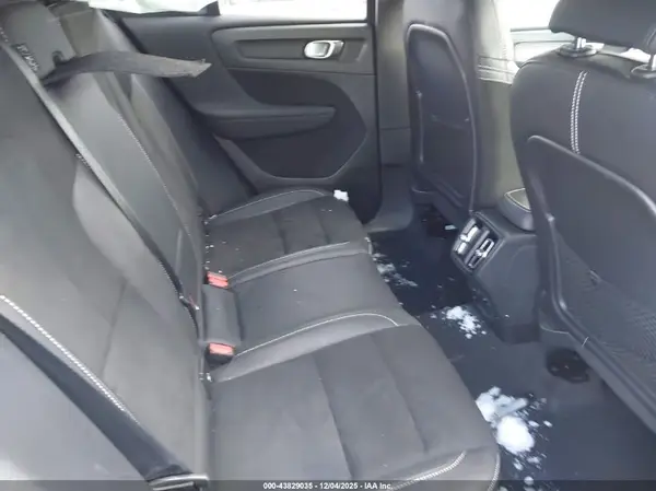 YV4162UM6M2488101 2021 VOLVO XC40 - Image 8