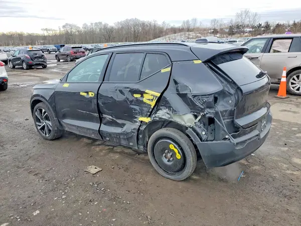 YV4162UM6M2499017 2021 VOLVO XC40 - Image 2