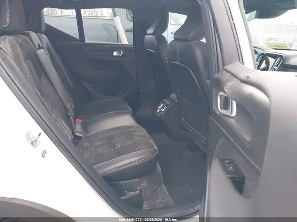 YV4162UM6M2539824 2021 VOLVO XC40 - Image 8