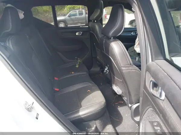 YV4162UM6M2549236 2021 VOLVO XC40 - Image 8