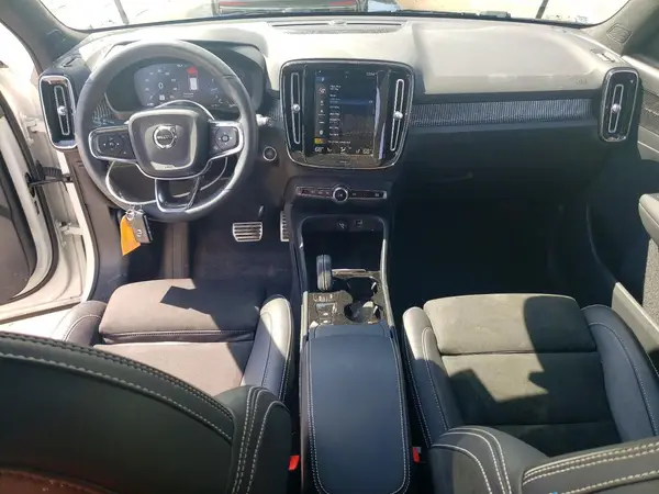 YV4162UM6N2648611 2022 VOLVO XC40 - Image 8