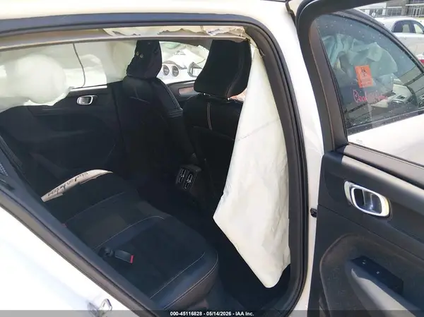 YV4162UM6N2648625 2022 VOLVO XC40 - Image 8