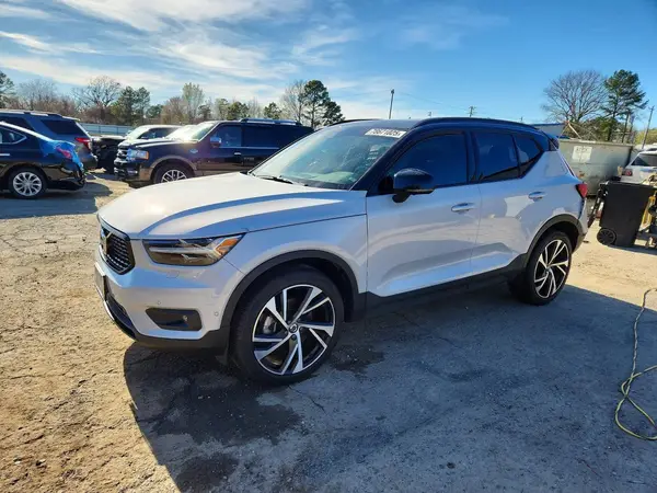 YV4162UM6N2702358 2022 VOLVO XC40 - Image 1